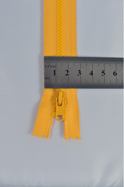 ZIP015  1號拉鏈 單頭拉鏈款式 成衣樹脂膠牙拉鏈  密尾拉鏈 不設單獨拉鍊訂購 正面照